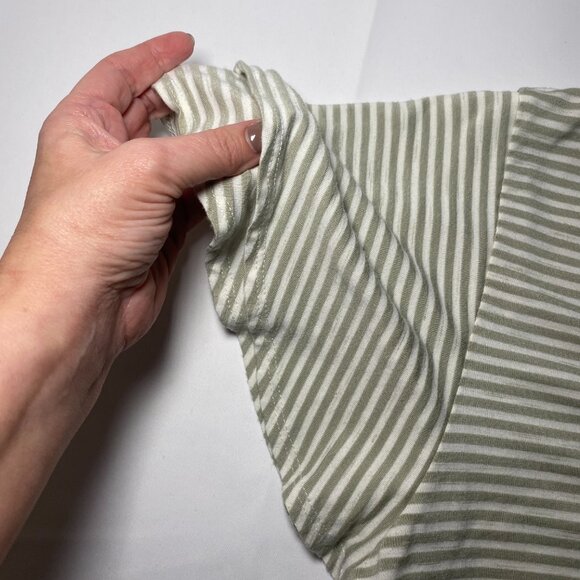 Nine Britton Rylan Double Flutter Cape Sleeve Womens M Tee Green Stripe Knit EUC - Picture 5 of 8